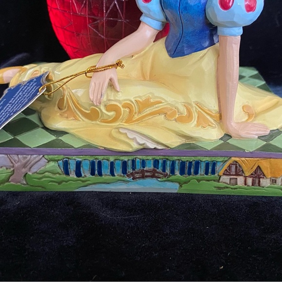 Jim Shore Showcase Disney Traditions Figure SNOW WHITE “A Tempting Offer” Apple - Picture 14 of 16